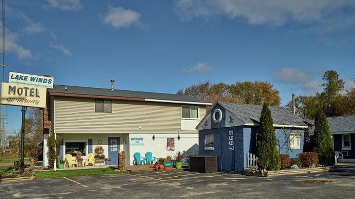 Lakewinds Motel (Lake Winds Motel, Reiferts Colonial Tourist Court)) - Postcard (newer photo)